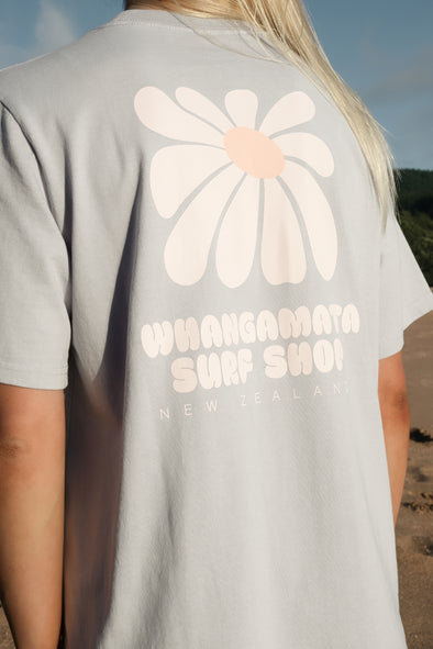 WHANGAMATA SURF SHOP FLOWER HEAVY FAFED TEE - FADED POWDER