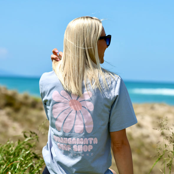 WHANGAMATA SURF SHOP FLOWER HEAVY FAFED TEE - FADED POWDER