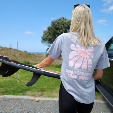 WHANGAMATA SURF SHOP FLOWER HEAVY FAFED TEE - FADED POWDER