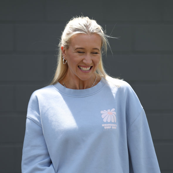 WHANGAMATA SURF SHOP FLOWER RELAXED CREW - POWDER