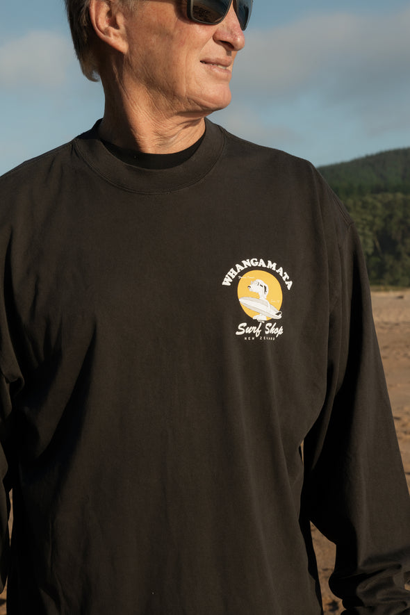WHANGAMATA SURF SHOP SURF DOG LONG SLEEVE TEE - FADED BLACK