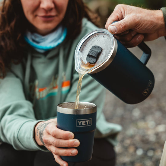 YETI RAMBLER 64OZ PITCHER - NAVY