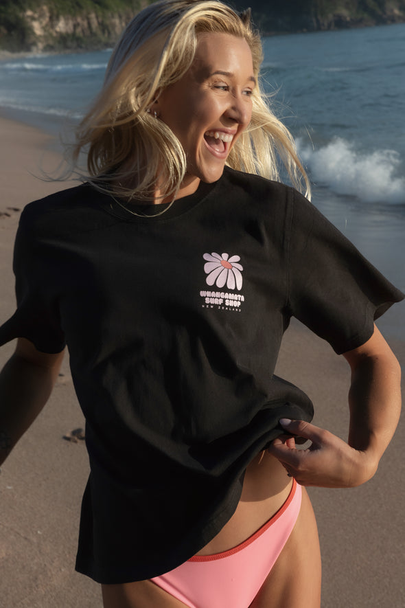 WHANGAMATA SURF SHOP FLOWER HEAVY FAFED TEE - FADED BLACK