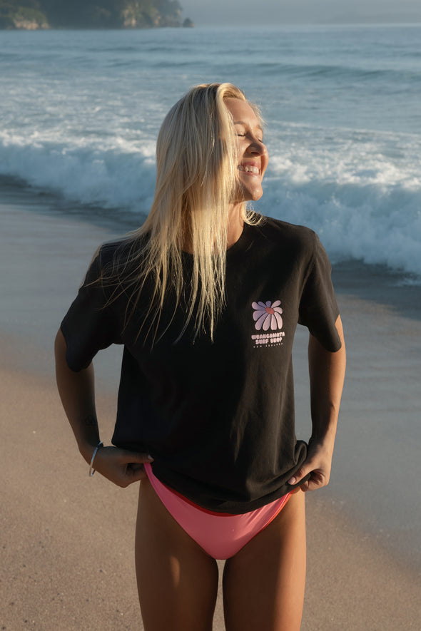 WHANGAMATA SURF SHOP FLOWER HEAVY FAFED TEE - FADED BLACK