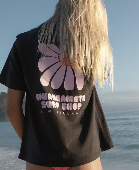 WHANGAMATA SURF SHOP FLOWER HEAVY FAFED TEE - FADED BLACK
