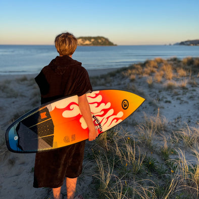 WHANGAMATA SURF SHOP HOODED TOWEL - BLACK