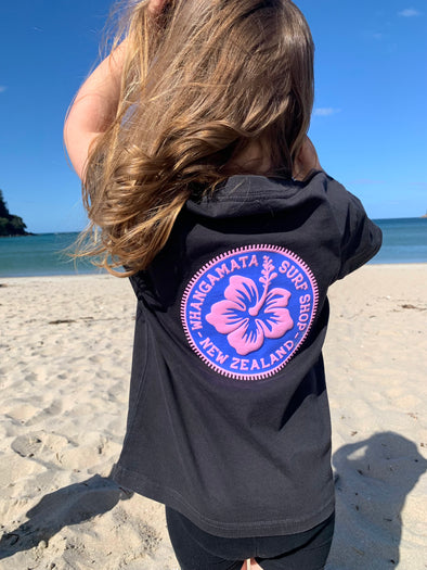 WHANGAMATA SURF SHOP GIRLS HIBISCUS PATCH PUFF PRINT TEE - FADED BLACK