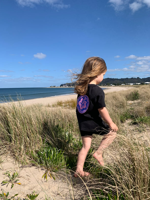 WHANGAMATA SURF SHOP GIRLS HIBISCUS PATCH PUFF PRINT TEE - FADED BLACK