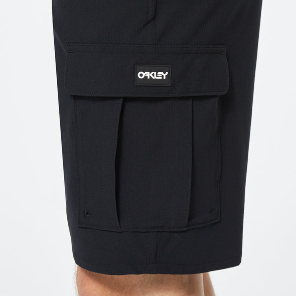OAKLEY B1B CARGO HYBRID SHORT - BLACKOUT