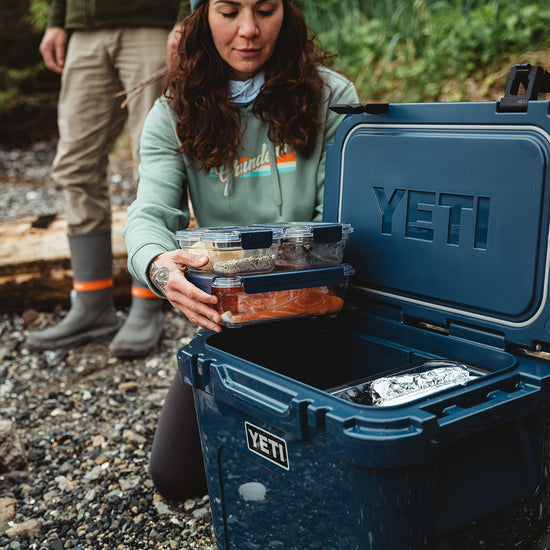 YETI FOOD STORAGE - MEDIUM - NAVY