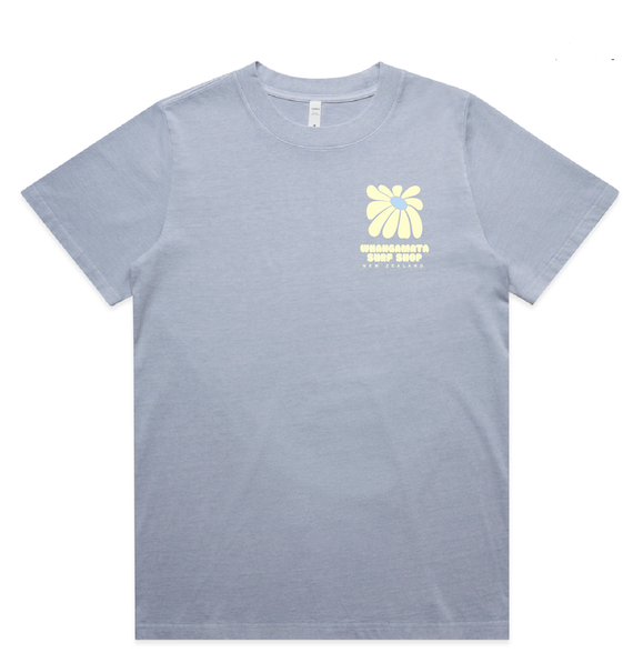 WHANGAMATA SURF SHOP FLOWER HEAVY FADED TEE  - FADED POWDER W/ YELLOW PUFF PRINT