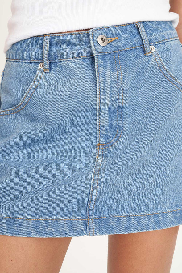 HUFFER 97 DENIM MINI SKIRT - DRIFT BLUE