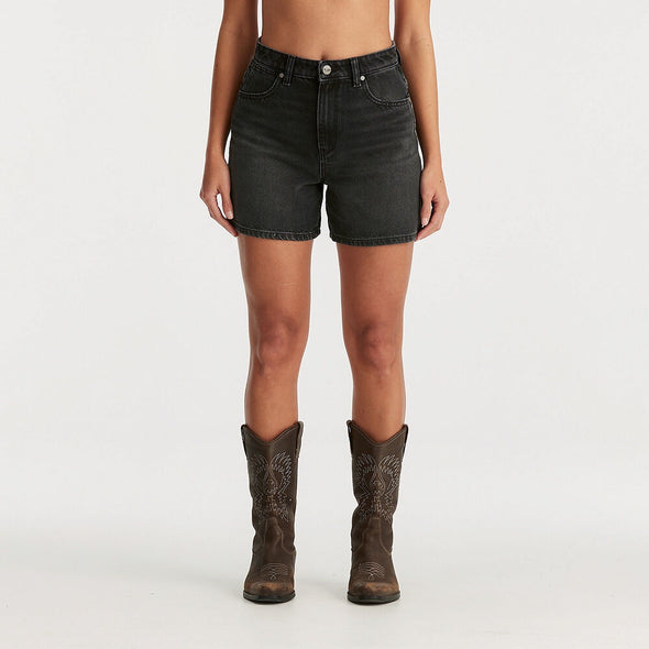 WRANGLER HI A-LINE SHORT - MELLOW BLACK