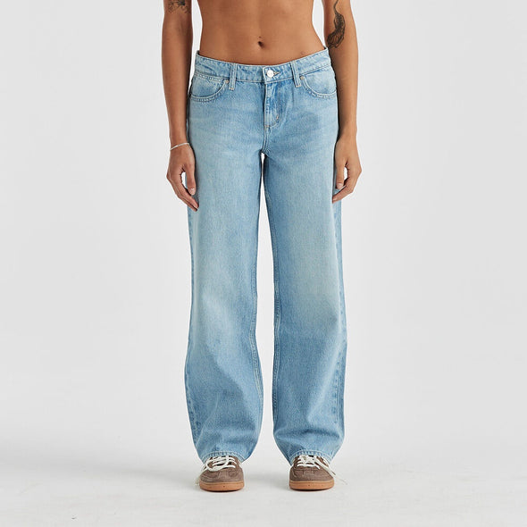 WRANGLER LOW BELLA BAGGY - MANTRA BLUE