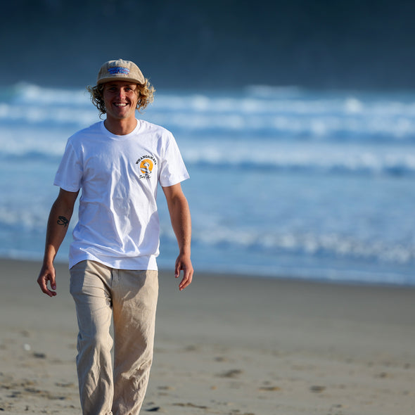 WHANGAMATA SURF SHOP MENS SURF DOG TEE - WHITE