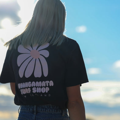 WHANGAMATA SURF SHOP FLOWER HEAVY FAFED TEE - FADED BLACK