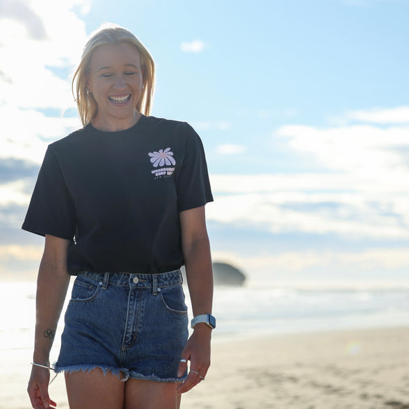 WHANGAMATA SURF SHOP FLOWER HEAVY FAFED TEE - FADED BLACK