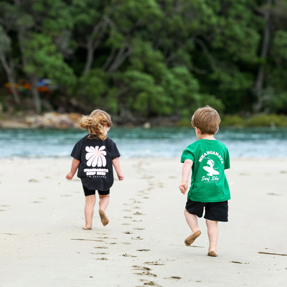 WHANGAMATA SURF SHOP BOYS SURF DOG TEE - GREEN
