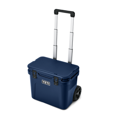 YETI ROADIE 32 WHEELED COOLER - NAVY