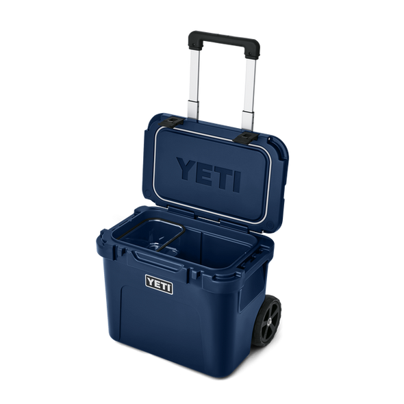 YETI ROADIE 32 WHEELED COOLER - NAVY
