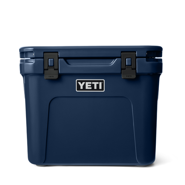 YETI ROADIE 32 WHEELED COOLER - NAVY
